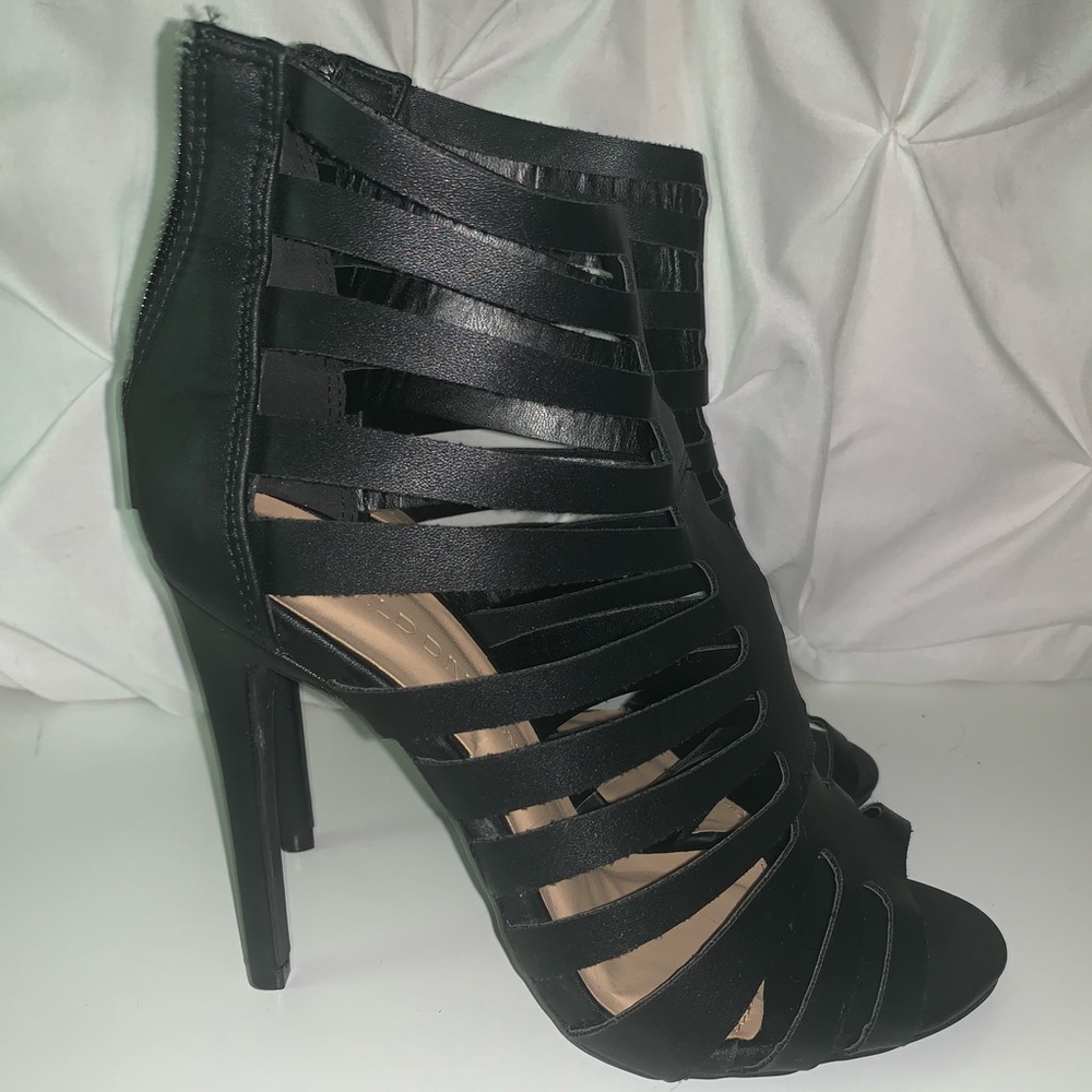 🌻 black heels 🌻